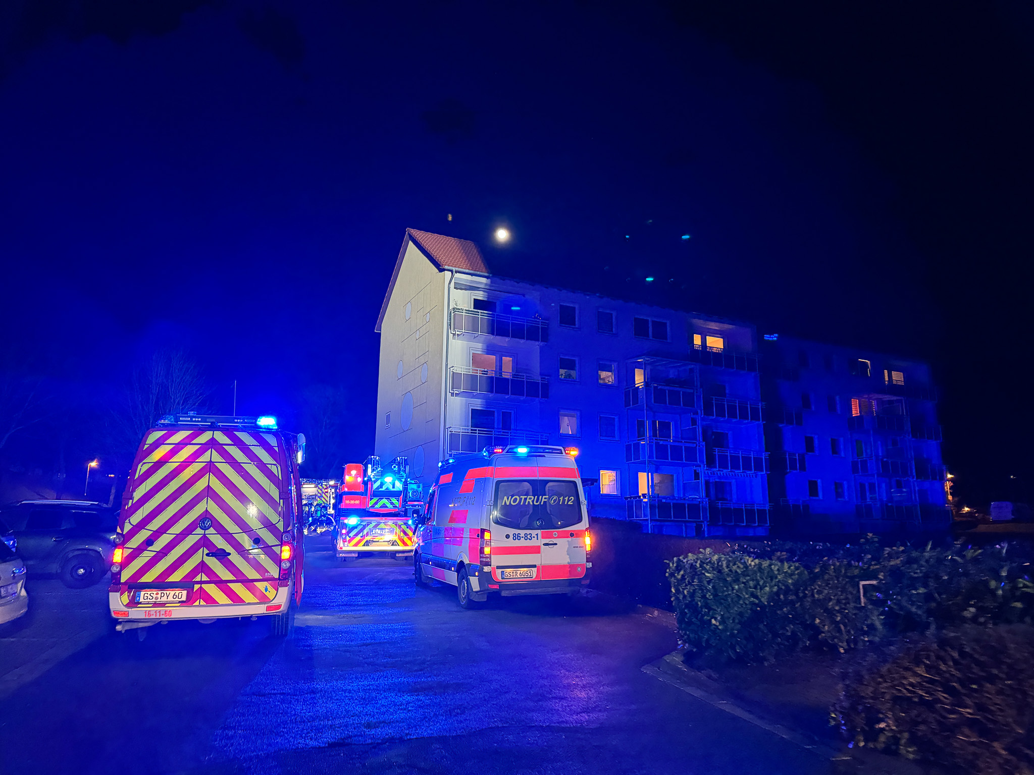Gemeldeter Wohnungsbrand im Mehrfamilienhaus
