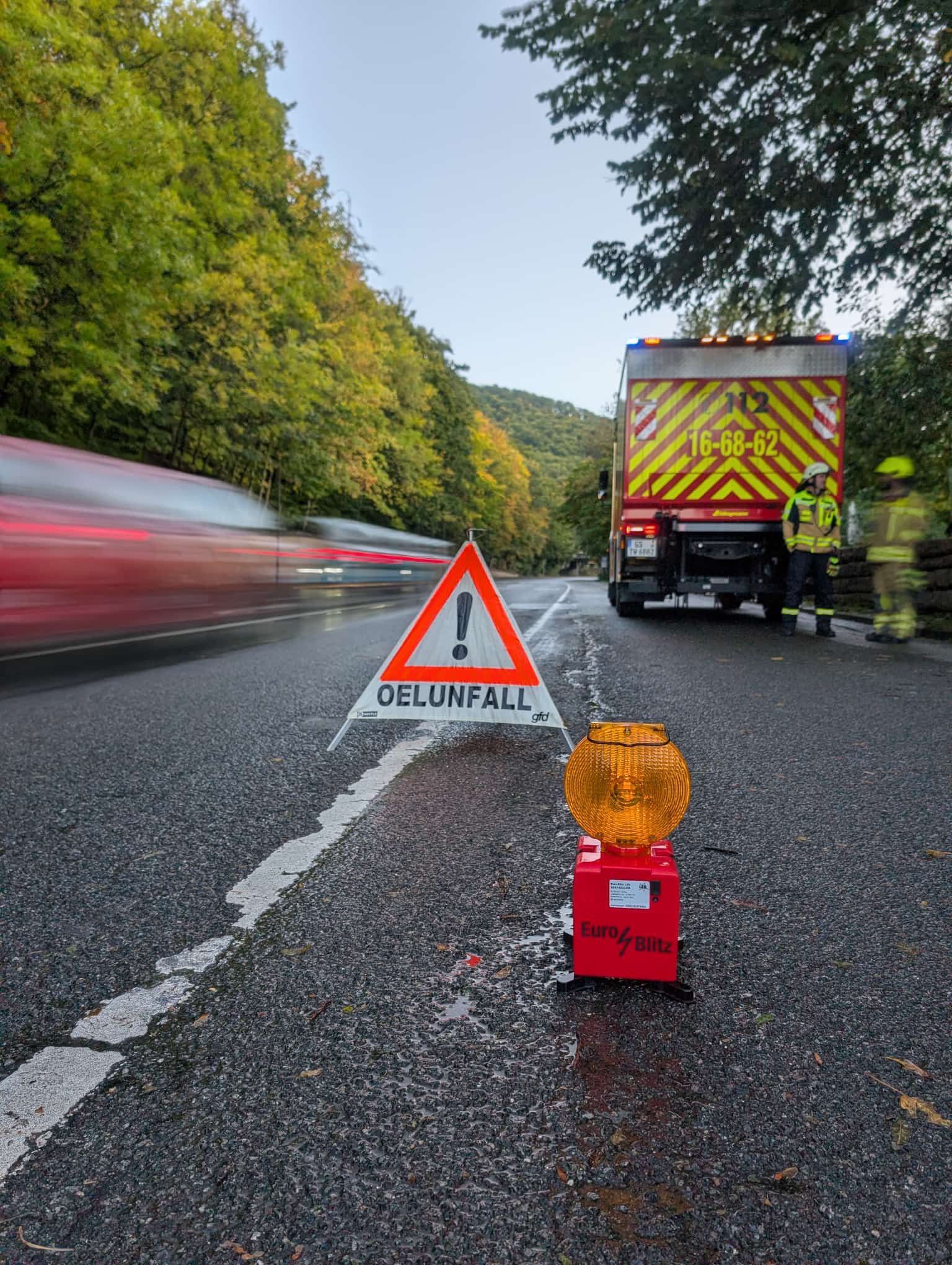 Große Ölspur auf B6 und B4