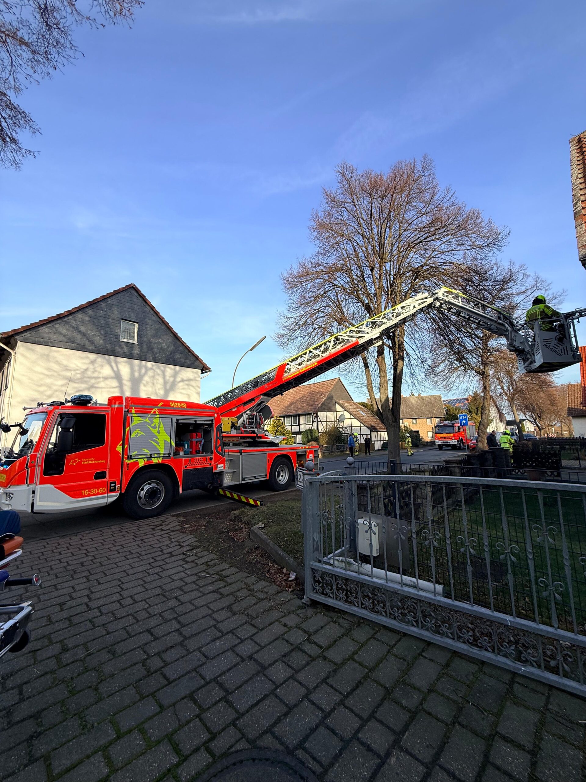 Patientenrettung mit Drehleiter