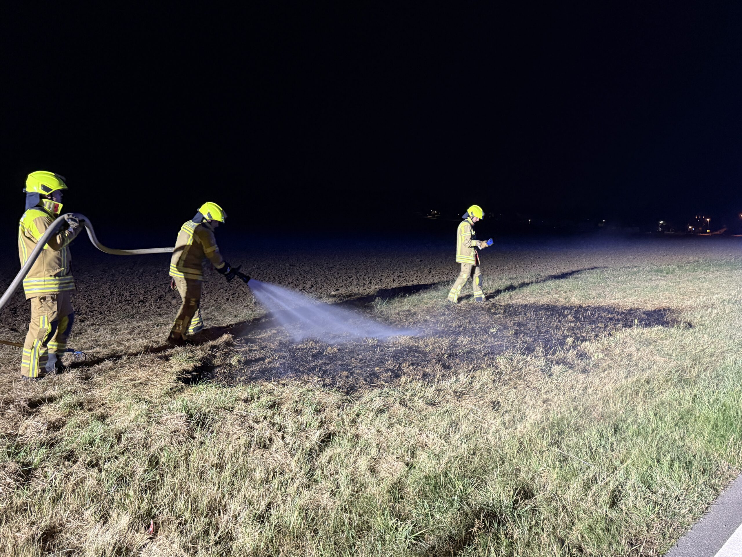 Grasflächenbrand am Ortsausgang Schlewecke